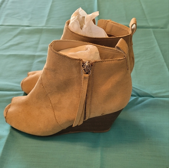 Brown suede bootie - Picture 2 of 4